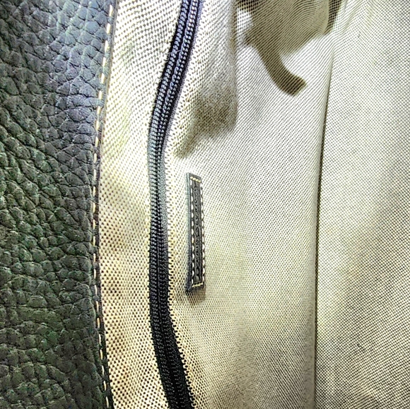 Vintage Dooney and Bourke.  Black  Very clean and well loved. - Picture 17 of 17